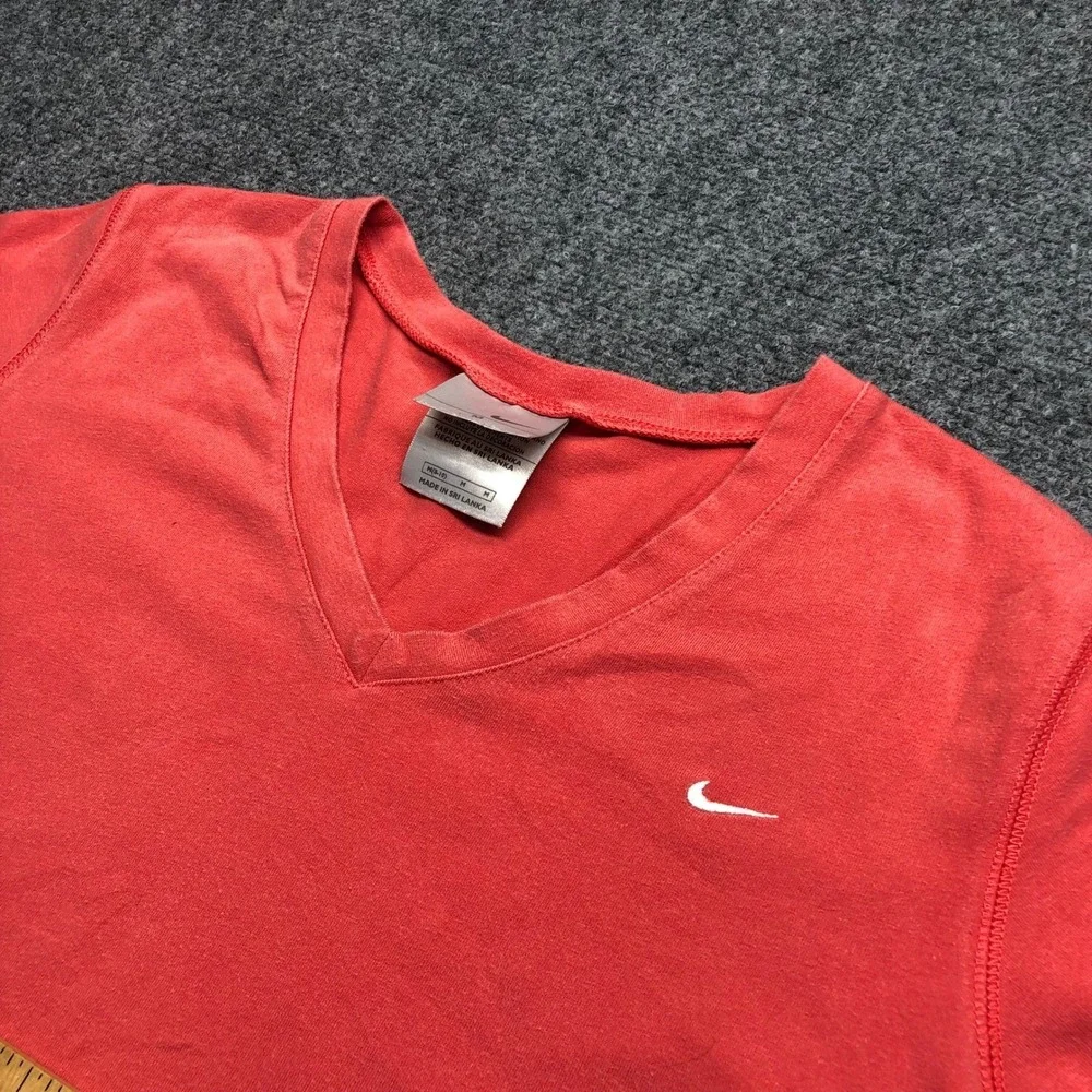 Nike Mens V-Neck Short Sleeve Swoosh Logo T-Shirt Coral Red Size Medium 4567